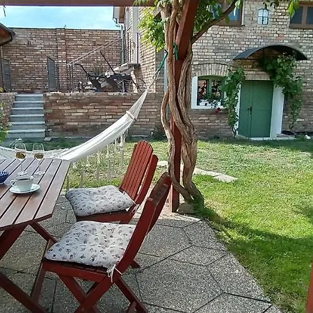 Pujcovna A Pod Palavou Šakvice